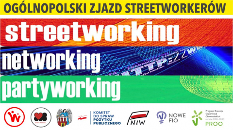 plakat promujący wydarzenie białe napisyna tle z pasków żóltym, granatowym, zielonym, czerwonym