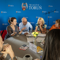 zdjęcie osób uczestniczących w spotkaniu